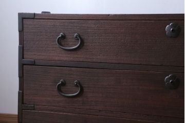 アンティーク家具　和製アンティーク　上品な金具の四尺桐箪笥ローボード(桐たんす)