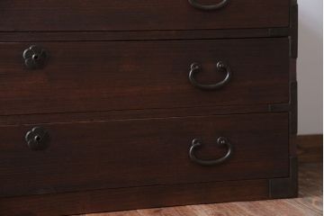 アンティーク家具　和製アンティーク　上品な金具の四尺桐箪笥ローボード(桐たんす)