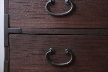 アンティーク家具　和製アンティーク　上品な金具の四尺桐箪笥ローボード(桐たんす)