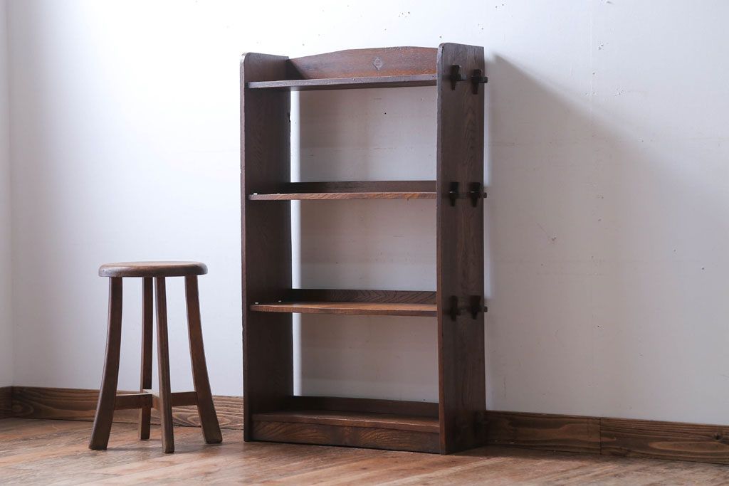 アンティーク家具　和製アンティーク　古い木製のシンプルな本棚