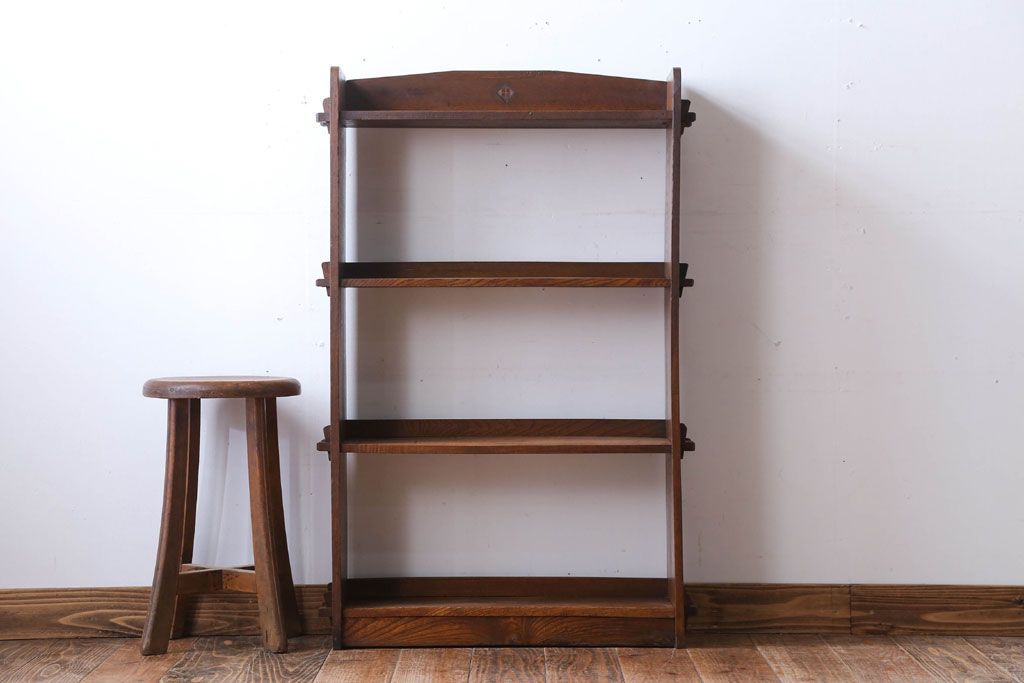 アンティーク家具　和製アンティーク　古い木製のシンプルな本棚