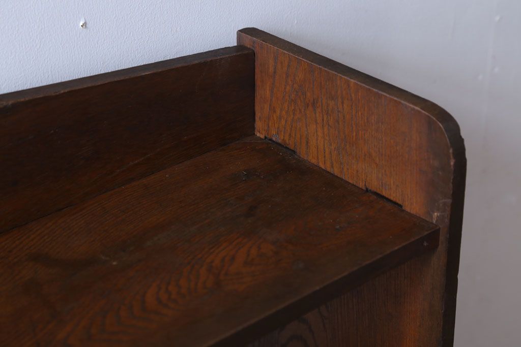 アンティーク家具　和製アンティーク　古い木製のシンプルな本棚