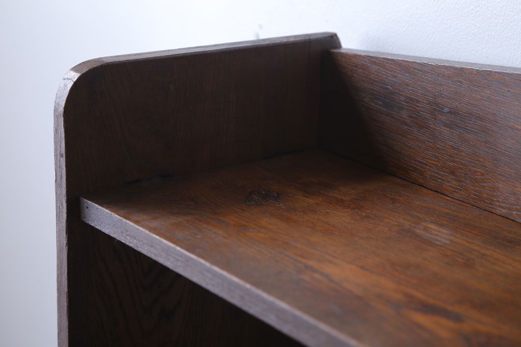 アンティーク家具　和製アンティーク　古い木製のシンプルな本棚