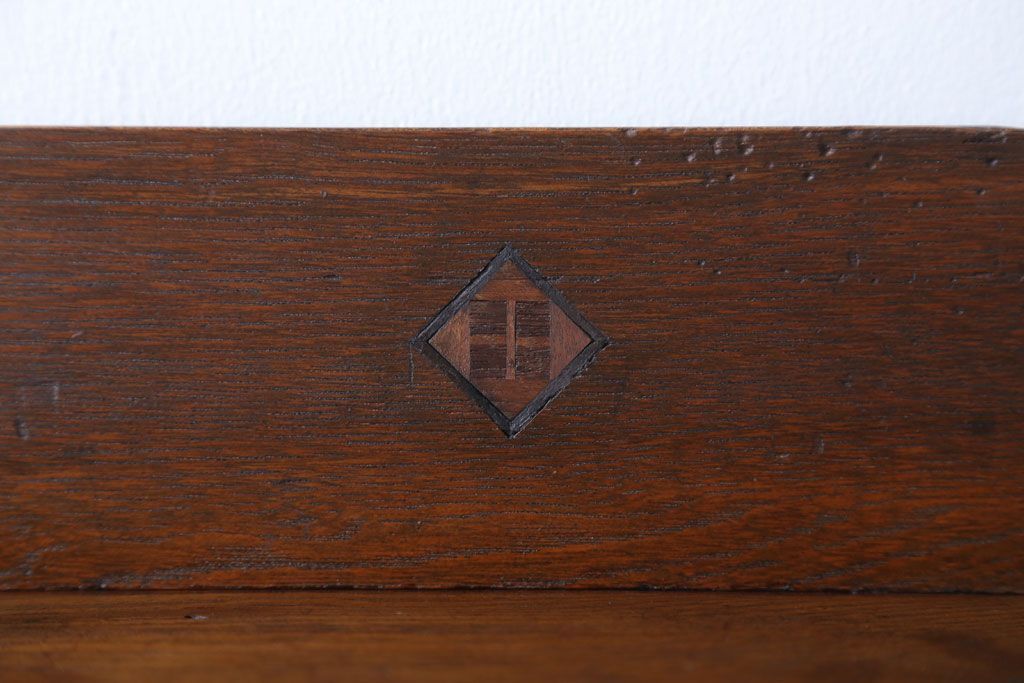 アンティーク家具　和製アンティーク　古い木製のシンプルな本棚