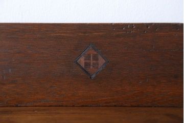 アンティーク家具　和製アンティーク　古い木製のシンプルな本棚