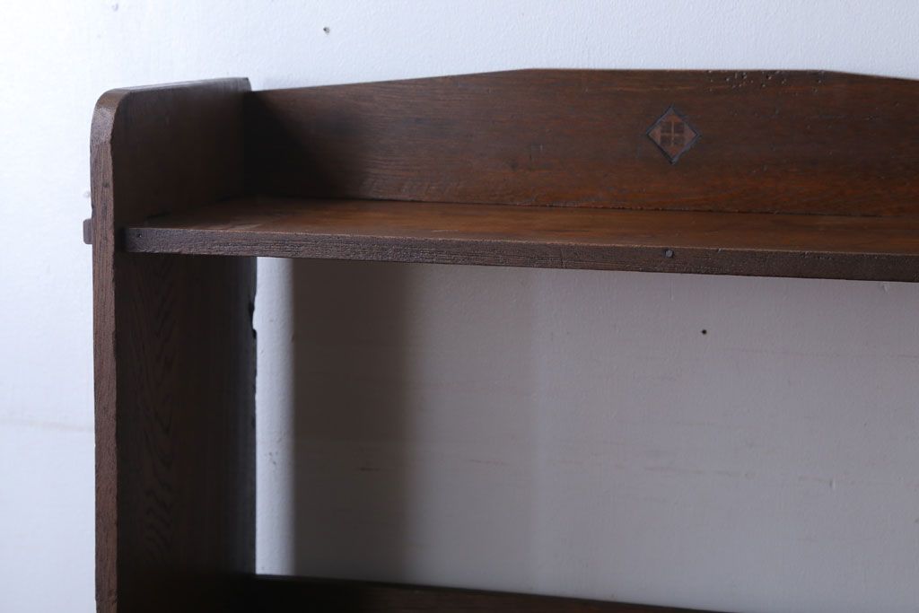 アンティーク家具　和製アンティーク　古い木製のシンプルな本棚