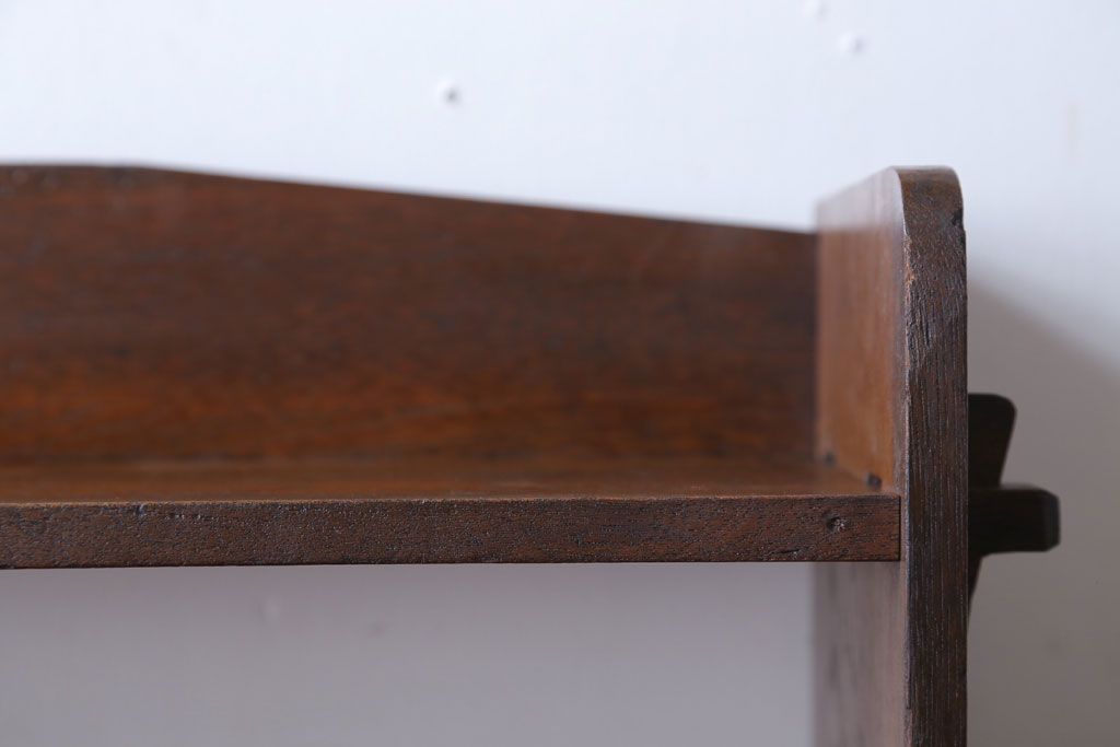 アンティーク家具　和製アンティーク　古い木製のシンプルな本棚