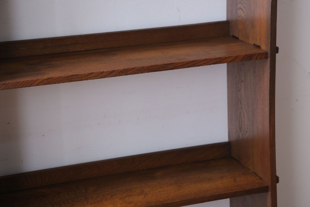 アンティーク家具　和製アンティーク　古い木製のシンプルな本棚