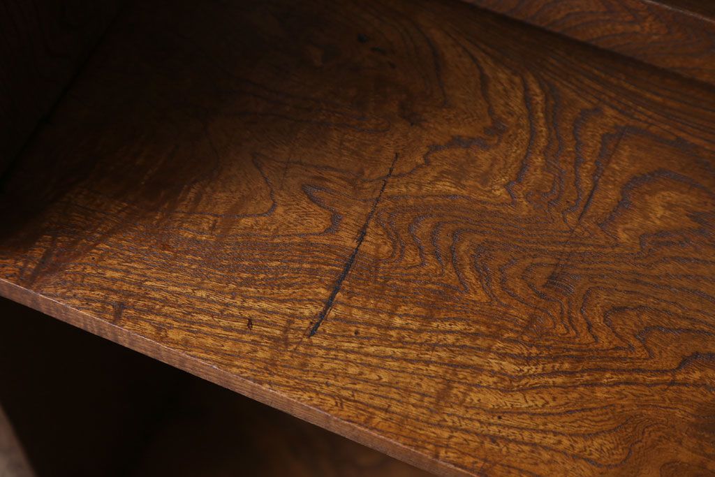 アンティーク家具　和製アンティーク　古い木製のシンプルな本棚