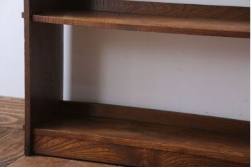 アンティーク家具　和製アンティーク　古い木製のシンプルな本棚