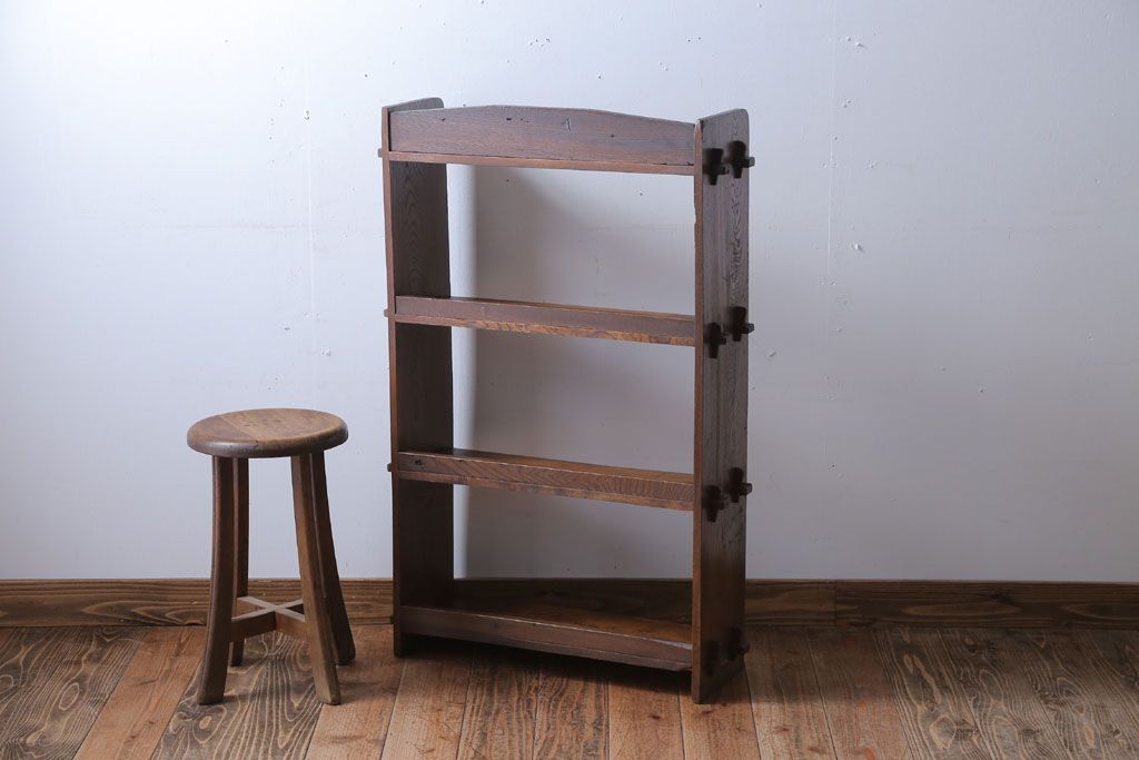 アンティーク家具　和製アンティーク　古い木製のシンプルな本棚