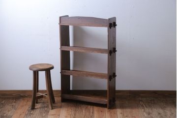 アンティーク家具　和製アンティーク　古い木製のシンプルな本棚