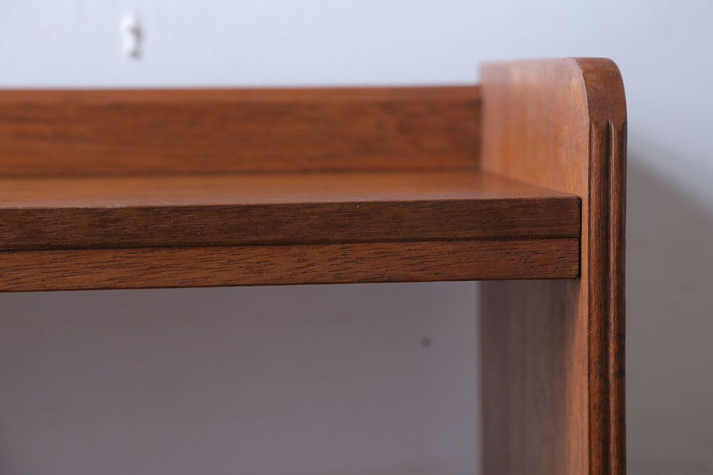 アンティーク家具　和製アンティーク シンプルなデザインの古い本棚