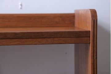 アンティーク家具　和製アンティーク シンプルなデザインの古い本棚