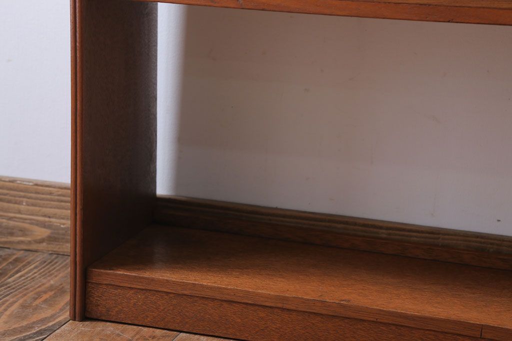 アンティーク家具　和製アンティーク シンプルなデザインの古い本棚