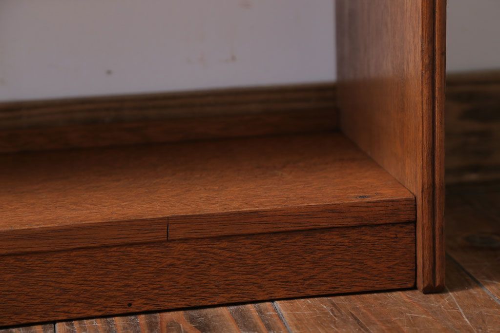 アンティーク家具　和製アンティーク シンプルなデザインの古い本棚