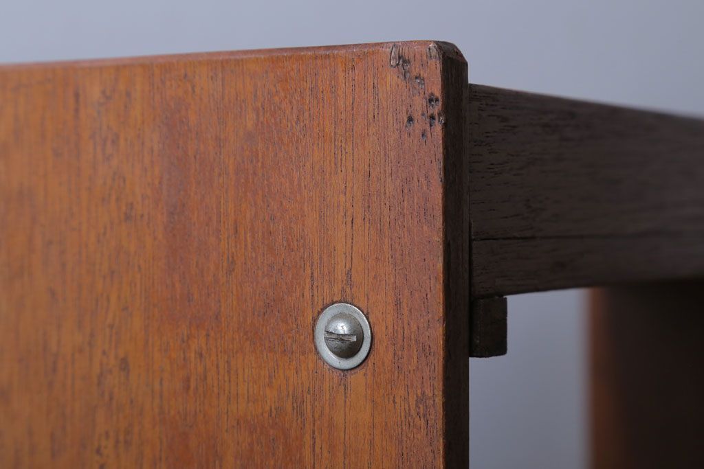 アンティーク家具　和製アンティーク シンプルなデザインの古い本棚