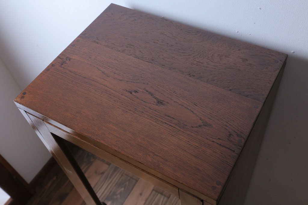 アンティーク家具　和製アンティーク　引き出し付き!　縦型が珍しいナラ材製の収納棚