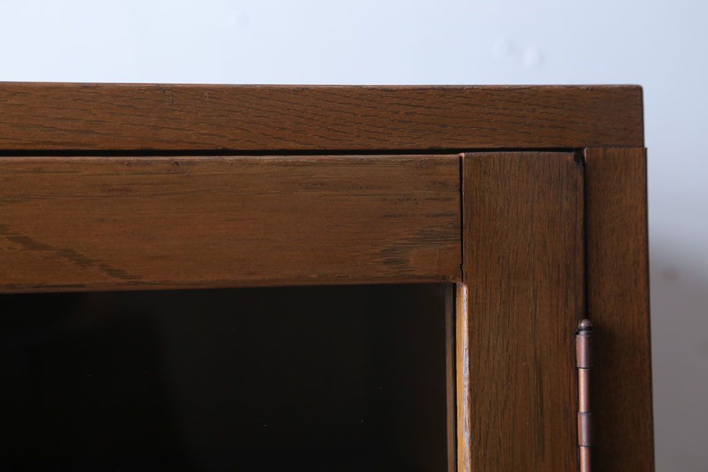 アンティーク家具　和製アンティーク　引き出し付き!　縦型が珍しいナラ材製の収納棚