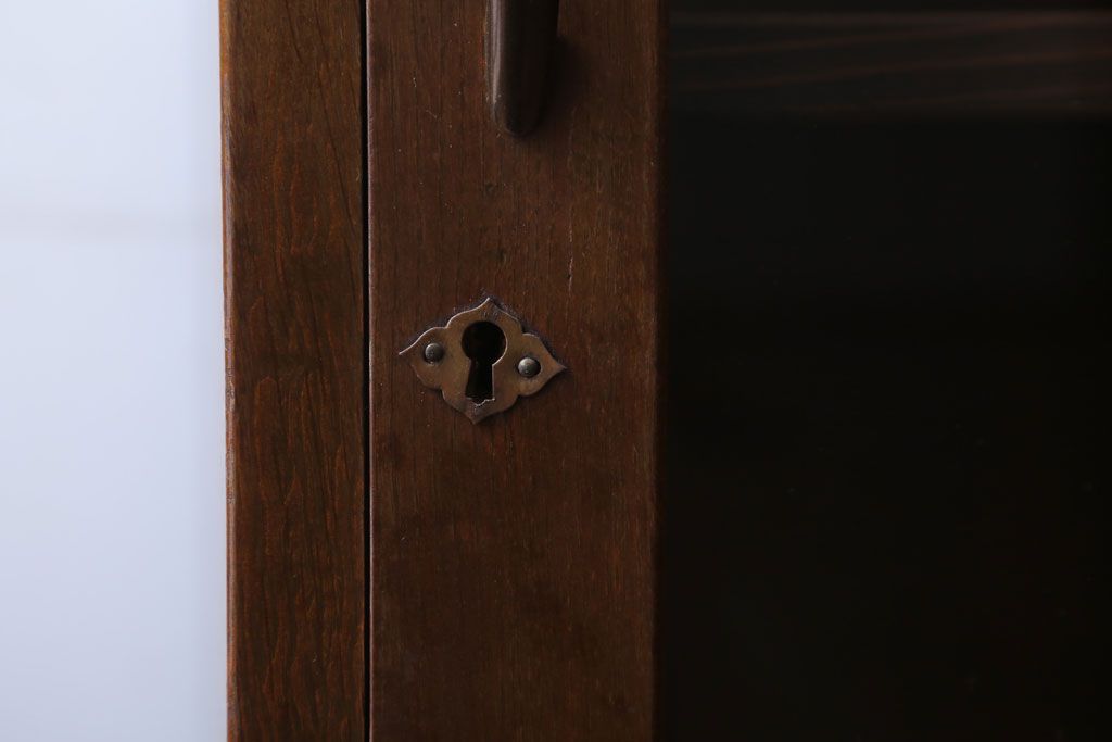 アンティーク家具　和製アンティーク　引き出し付き!　縦型が珍しいナラ材製の収納棚