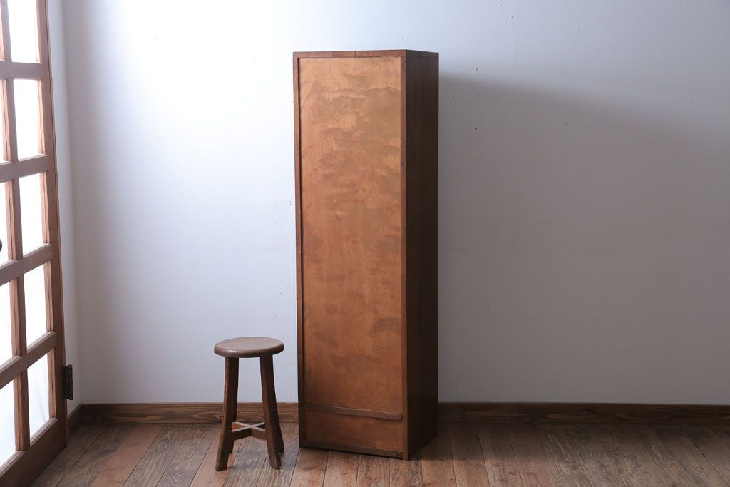 アンティーク家具　和製アンティーク　引き出し付き!　縦型が珍しいナラ材製の収納棚