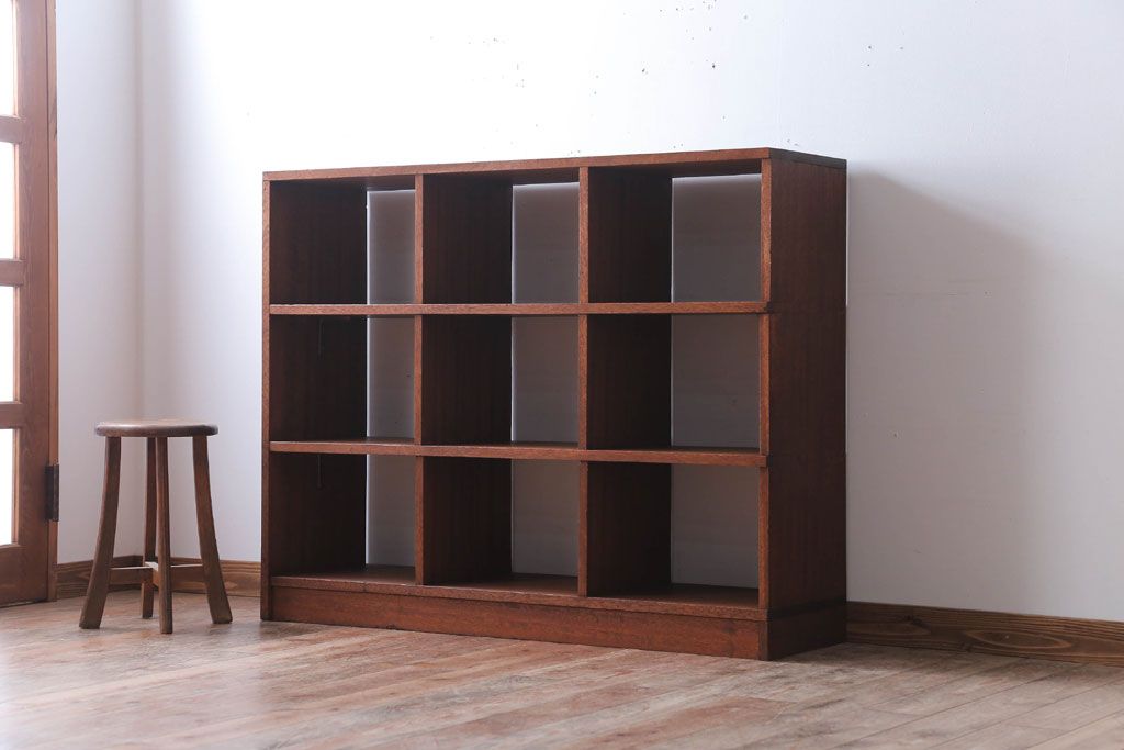 アンティーク家具　和製アンティーク　両面収納が便利なシンプルなマス目棚