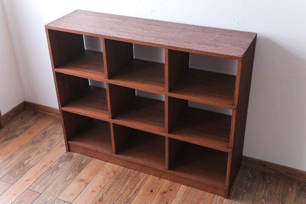 アンティーク家具　和製アンティーク　両面収納が便利なシンプルなマス目棚