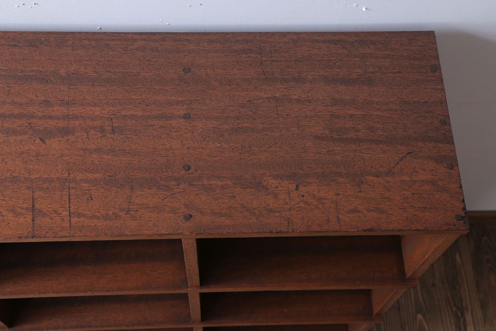 アンティーク家具　和製アンティーク　両面収納が便利なシンプルなマス目棚