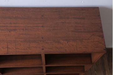 アンティーク家具　和製アンティーク　両面収納が便利なシンプルなマス目棚