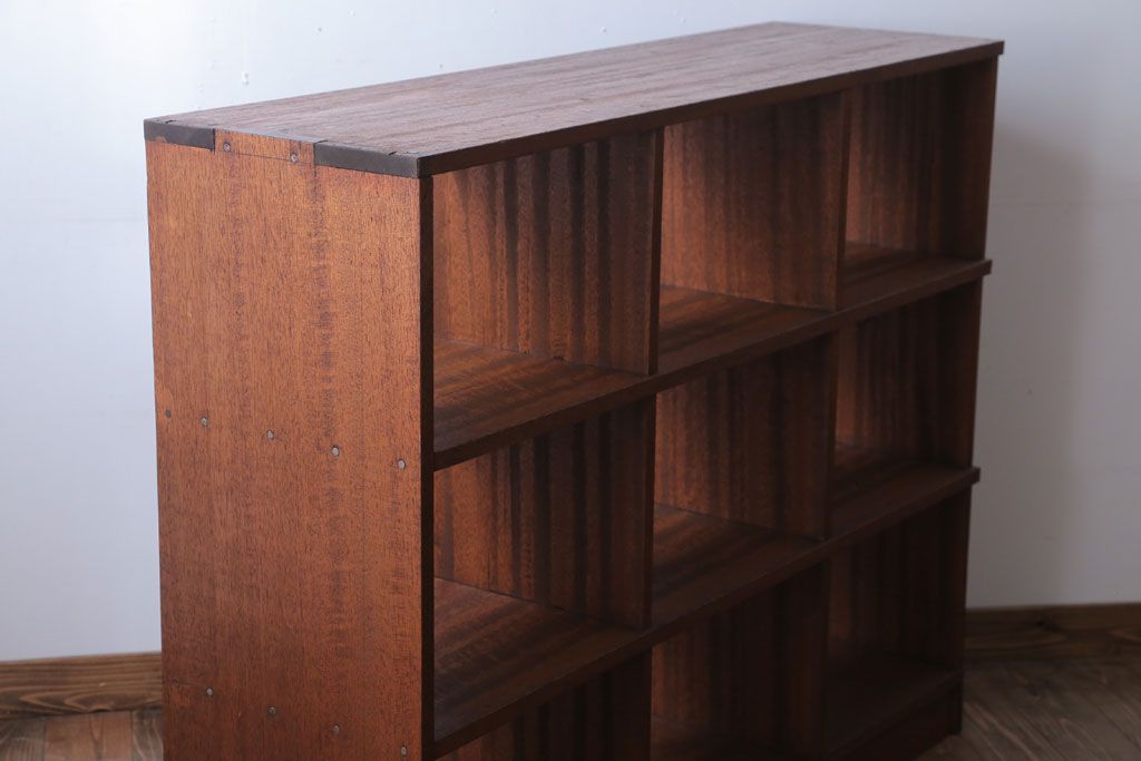 アンティーク家具　和製アンティーク　両面収納が便利なシンプルなマス目棚