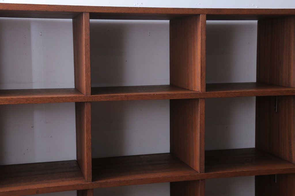 アンティーク家具　和製アンティーク　両面収納が便利なシンプルなマス目棚