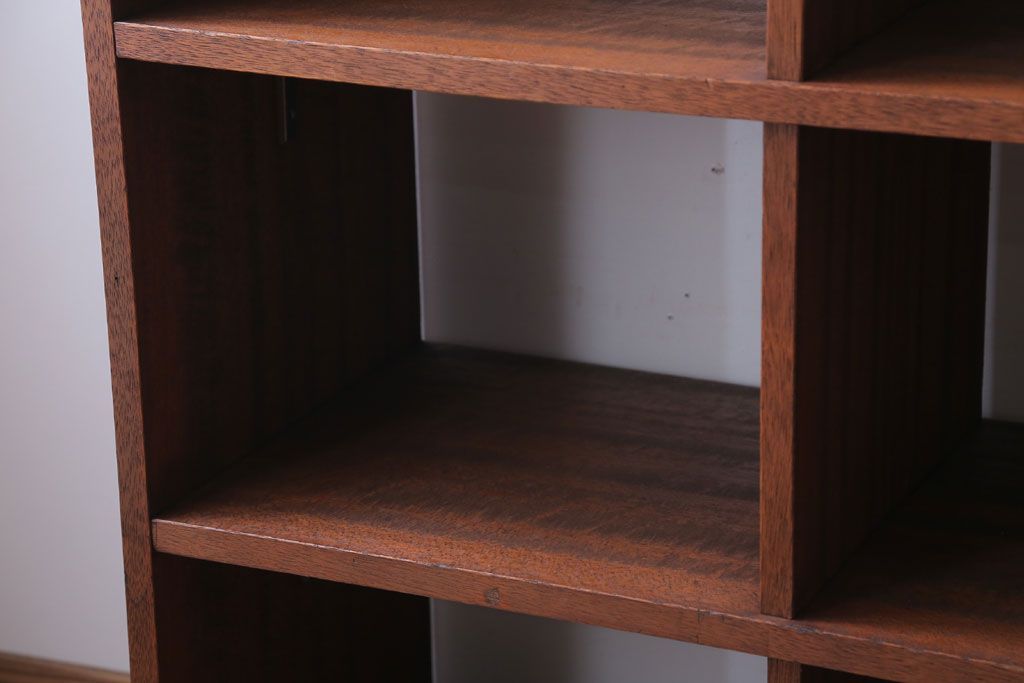 アンティーク家具　和製アンティーク　両面収納が便利なシンプルなマス目棚