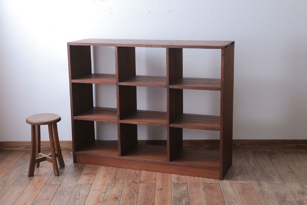 アンティーク家具　和製アンティーク　両面収納が便利なシンプルなマス目棚