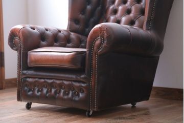 アンティーク家具　イギリスアンティーク　上品な古い高級一人掛けソファ