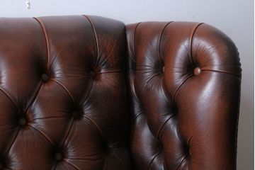 アンティーク家具　イギリスアンティーク　上品な古い高級一人掛けソファ