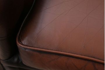 アンティーク家具　イギリスアンティーク　上品な古い高級一人掛けソファ