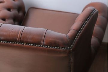 アンティーク家具　イギリスアンティーク　上品な古い高級一人掛けソファ