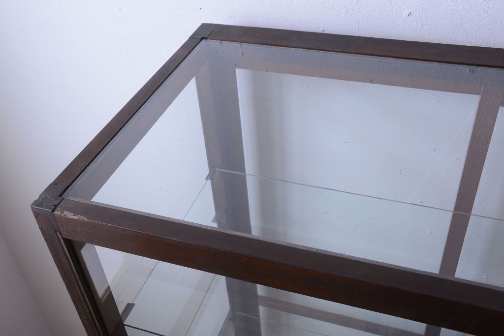 アンティーク家具　和製アンティーク　シックな縦型アンティークガラスケース