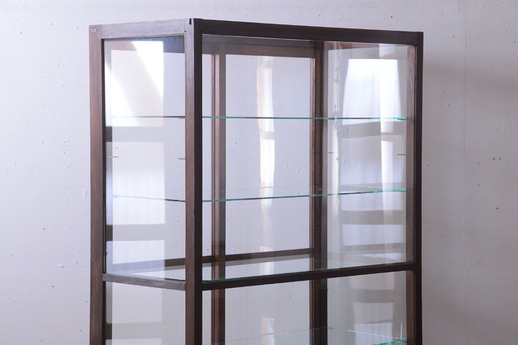 アンティーク家具　和製アンティーク　シックな縦型アンティークガラスケース