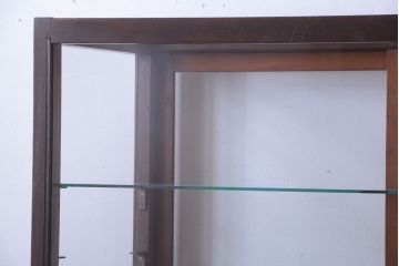 アンティーク家具　和製アンティーク　シックな縦型アンティークガラスケース