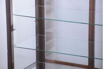 アンティーク家具　和製アンティーク　シックな縦型アンティークガラスケース