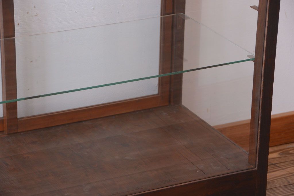 アンティーク家具　和製アンティーク　シックな縦型アンティークガラスケース