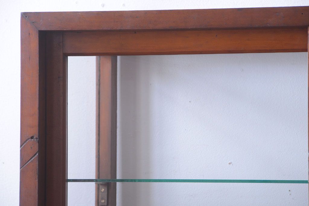 アンティーク家具　和製アンティーク　シックな縦型アンティークガラスケース