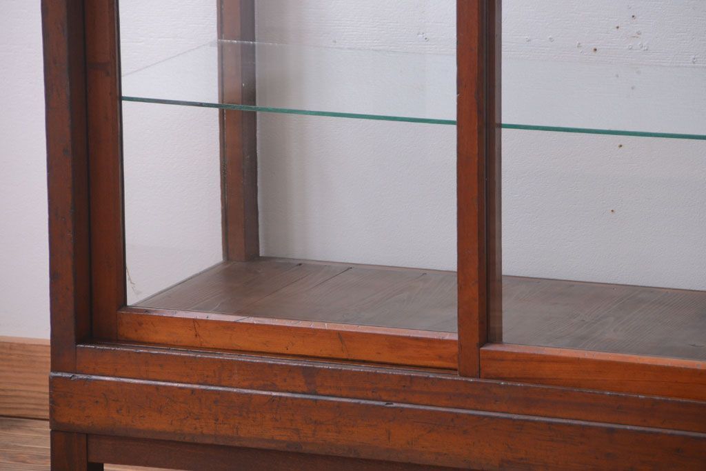 アンティーク家具　和製アンティーク　シックな縦型アンティークガラスケース