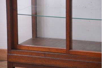 アンティーク家具　和製アンティーク　シックな縦型アンティークガラスケース