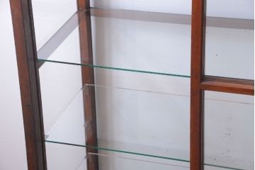 アンティーク家具　和製アンティーク　シックな縦型アンティークガラスケース