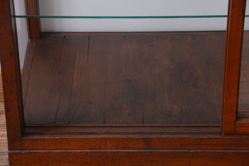 アンティーク家具　和製アンティーク　シックな縦型アンティークガラスケース
