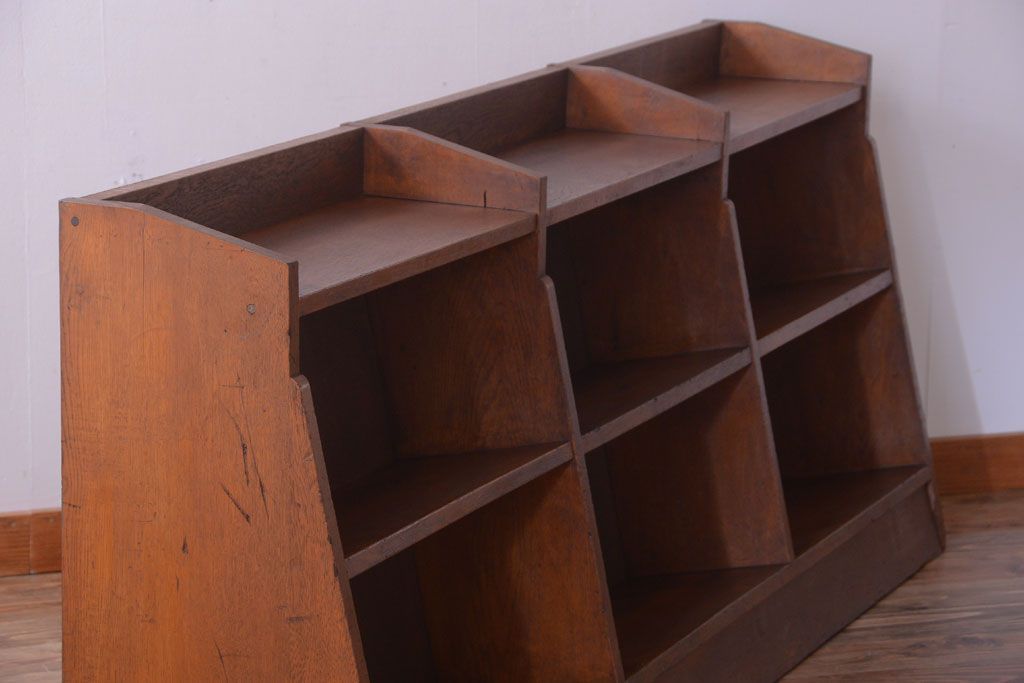 アンティーク家具　和製アンティーク　古いナラ材製の斜め型マス目本棚