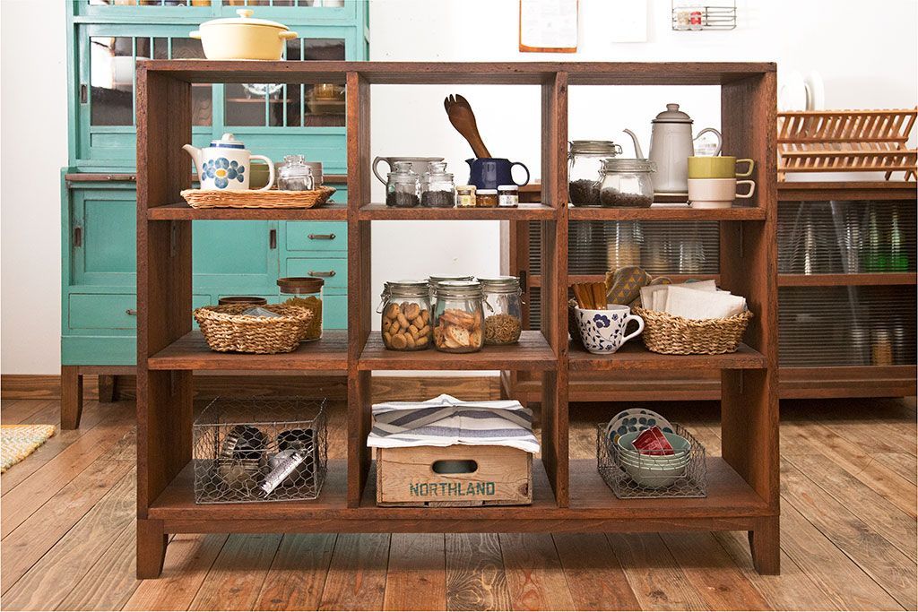 アンティーク家具　和製アンティーク　両面収納が便利な脚付きマス目棚