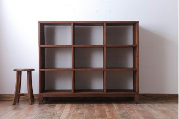 アンティーク家具　和製アンティーク　両面収納が便利な脚付きマス目棚